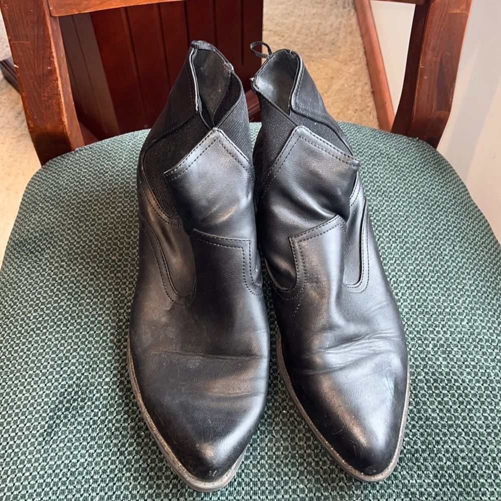 Black Low Heeled Divided Booties